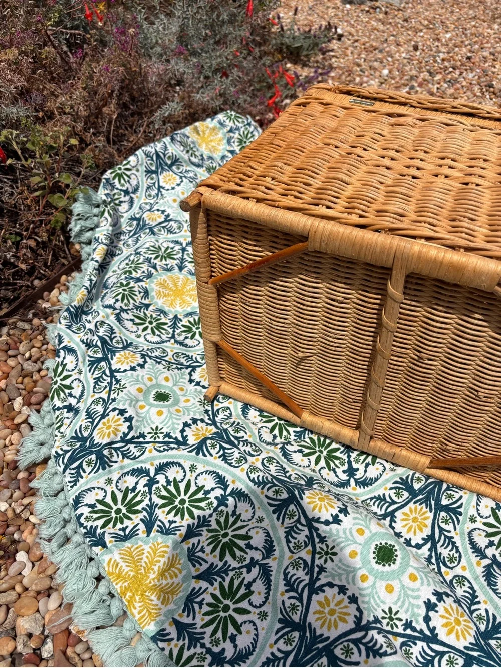 Vintage Wicker Picnic Basket with Locking Handles